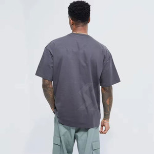 เสื้อยืดบ็อกซี่สำหรับผู้ชายทรงหลวมผ้าคอตตอนสี100% แบบเรียบบริการผลิตตามสั่ง - Product Image 2