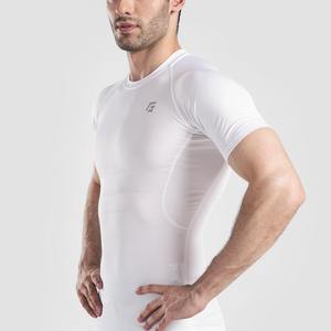 Camisa de compresión de Spandex/poliéster hecha en fábrica Manga corta Tamaño cómodo Logotipo impreso personalizado Calidad confiable Rash Guard - Product Image 3