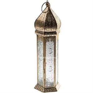 Lanterne à bougie suspendue en métal et en verre de grande taille finie en or pour la maison et les lanternes décoratives de table de Noël - Product Image 3