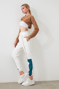 Chándales de mujer Últimos diseños Mujer Cropped Hood Joggers Mono Set Venta al por mayor Chándal en blanco para mujer - Product Image 3