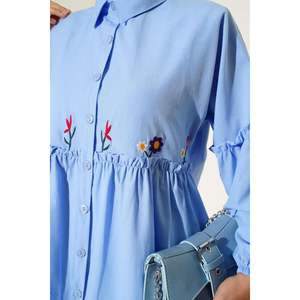 Chemise Plissée Brodée Florale Bleu Glace - Product Image 3