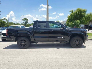 Toyota Tundra SR5 Doble Cabina RWD R20 2024 Usada en Excelente Estado, Volante a la Izquierda, Techo Oscuro, ACC, Tapicería de Tela, Faros LED Automáticos, Pantalla Táctil - Product Image 6