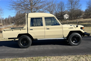PRÊT À CONDUIRE - VÉHICULE D'OCCASION À VOLANT À GAUCHE |   Conduite à droite |   23 000 KILOMÉTRES 1999 TOYOTA LAND CRUISER HZJ75 5 VITESSES - Product Image 2