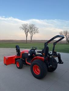 Tracteur Kubota B2601 avec chargeur arrière et chargeur frontal, tracteur à conducteur marchant avec composants de moteur et d'engrenage essentiels – Achetez maintenant - Product Image 3