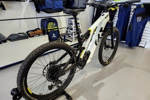 Top Performance 2025-2026 Mountain Cross MC4 Vélo de montagne électrique toutes couleurs et tailles de cadre prêt à exporter dans le monde entier - Product Image 3