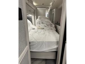 PROVEEDOR DE AUTOCARAVANAS USADAS FLEET WOOD Discovery Lxe 44S Clase A, AÑO 2022 - Product Image 3