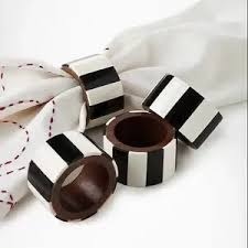 Aaliyan Impex Rond de serviette en résine de qualité Noir et Blanc Décoration de table en bois pour mariages et banquets Idée cadeau - Product Image 5