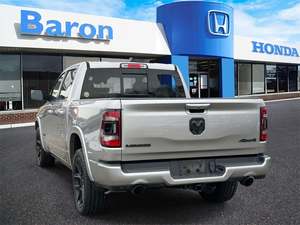 Camioneta RAMM 1500 LARAMIE 2021 USADA, Color Plata Metálico con Acabado Transparente - Product Image 5