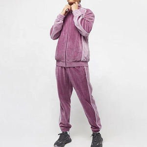 Survêtements en velours de haute qualité pour hommes, style streetwear, avec logos brodés personnalisés, bordures blanches et techniques d'impression. - Product Image 1