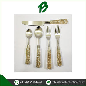 Juego de cubiertos Mango de resina de calidad superlativa Juego de cubiertos pulidos de acero inoxidable dorado disponible para compradores mayoristas - Product Image 3