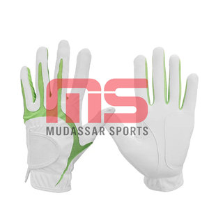 Guantes de golf de alto agarre hechos a mano con cuero de piel de oveja e interior suave para un columpio constante - Product Image 1