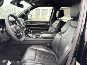 Jeep Wagoneer Serie II V8 5.7L RWD 2022 Usado en Buen Estado - Product Image 4