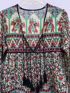 Collection 2025 – Kaftan long tie-dye en rayonne à col en V et manches mi-longues, coupe ample avec fente latérale – Nouveauté Printemps - Product Image 5