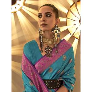 ผ้าไหมทอสีฟ้าอมเขียวมรกต ดีไซน์เนอร์ ซาเร่ พร้อมเสื้อคลุม สำหรับงานแต่งงาน - Product Image 4