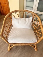 Chaise longue ronde en rotin naturel tissé à la main avec coussins blancs en peluche Tailles personnalisées et OEM disponibles