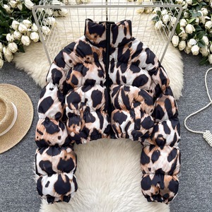 Veste matelassée à col montant de qualité supérieure, veste d'hiver courte tendance et élégante, veste pour femme imprimée par sublimation, fabricant - Product Image 3