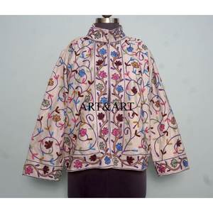 Veste longue personnalisée pour femmes en velours et coton écologique, à séchage rapide, matelassée, brodée à la main, motif floral indien Suzani, de haute qualité - Product Image 1