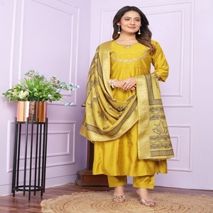 El último diseñador Soft Silk Hand Work Kurti Set de Fab Zone - Product Image 5