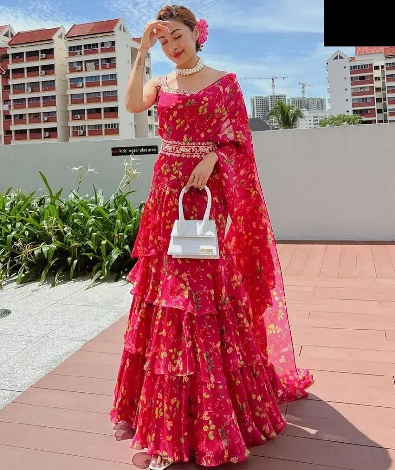 Индийский дизайнерский Жоржет Lehenga choli цифровой принт розовый Болливуд стиль Lehenga Choli с модными ремнями для женщин, одежда для платья