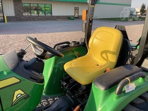 Tracteur à chenilles JOHHN DEERE 3032E 40 HP 2024 avec moteur, boîte de vitesses, pompe et roulement - Product Image 5