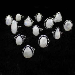 แหวนพลอยมูนสโตนสีรุ้งธรรมชาติเครื่องประดับเป็นกลุ่มดีไซน์เนอร์ - Product Image 3