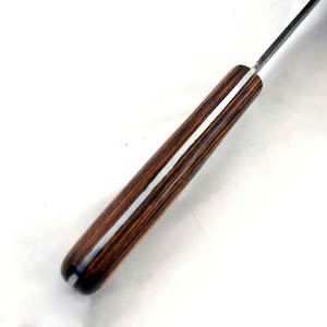 Couteau de chef en acier Damas personnalisé, fait à la main, haute performance, écologique, compatible lave-vaisselle, manche en bois pour une utilisation en cuisine - Product Image 2