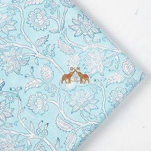 Tissu en coton 100% imprimé à la main avec motifs floraux ethniques, écologique et respirant, pour robes féminines - Product Image 3