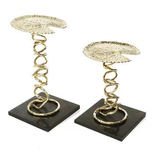 Candelabro de Latón y Aluminio Ornamentado Hecho a Mano, Acabado Dorado Premium, Estilo Moderno, Decoración para el Hogar de Alta Gama - Product Image 2