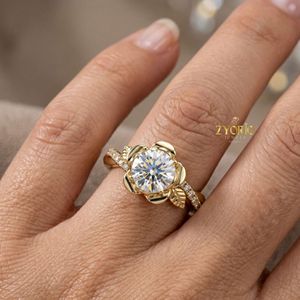 Anillo de Compromiso Solitario Floral de Lujo, Anillo de Flores con Diamante Cultivado en Laboratorio de Corte Redondo, Oro de 14K - Product Image 2