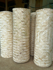 Rollo de cinta de bambú natural, hoja de caña tejida a mano por Vietnam Artisan Factory, perfecto para puerta de armario y tapicería de muebles - Product Image 6