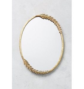 Espejo de Pared con Marco Dorado Arqueado con Detalles Esculpidos Artísticos Elegantes para una Decoración del Hogar de Lujo Premium - Product Image 6