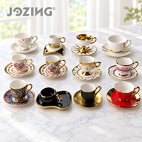 Lot de tasses et soucoupes en porcelaine en gros, bord doré, motif floral rose baroque, pour hôtels et cafés, stock disponible en vrac, vendu à la tonne