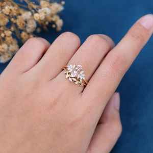 Anillo de Compromiso y Matrimonio de Moda, Chapado en Oro Rosa de 14K, con Diamantes de Corte Esmeralda Certificados por GIA, Estilo Vintage - Product Image 4