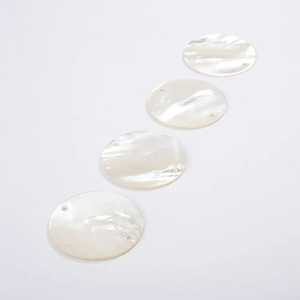 Hoja personalizable ecológica con diseño de Cruz de nácar pulido facetado, cuentas de fregona blanca - Product Image 4