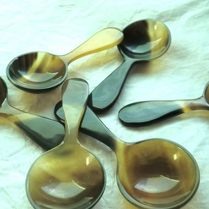 CUCHARA DE CUERNO BLANCO PULIDO DE LA MAYORÍA CALIDAD para el hogar y el restaurante Uso en la cocina Cuenco de estilo animal artesanal de la mejor calidad a la venta - Product Image 1