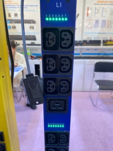 Duy nhất giai đoạn ba giai đoạn mật độ cao thông minh PDU Đồng hồ đo với 24 * C13 & 6 * C19 cửa hàng IEC giám sát từ xa điều khiển SNMP giá 240V - Product Image 6