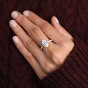 แหวนหมั้นเพชรเลี้ยงในห้องปฏิบัติการทรงรี พร้อมวงแหวนแต่งงานดีไซน์หรูหราแบบวงแหวนซ่อน - Product Image 5