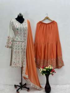 Costume Sharara de travail de diamant de broderie de soie de chinon lourd de dernier concepteur par FabZone - Product Image 5