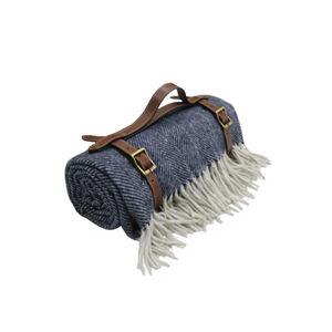 Manta de espiga en zigzag Mantas portátiles de color azul marino suaves y cálidas ¡Diseñadas para la comodidad a la venta! - Product Image 1