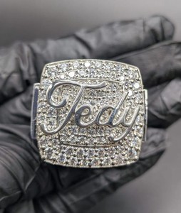 Anillo de Plata de Ley 925 con Incrustaciones de Diamantes Moissanite VVS, Diseño Personalizado con Letras, Estilo Hip Hop, para Unisex - Product Image 1