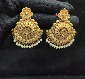 Boucles d'oreilles élégantes de qualité supérieure plaquées or, finition antique, aspect traditionnel, collections pour femmes et filles, pour les mariages - Product Image 2