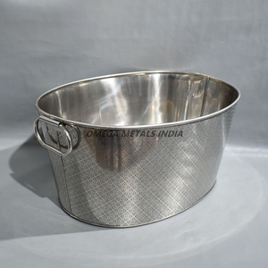 Maceta martillada de diseño personalizado y enfriador de vino en acero inoxidable pulido El epítome de estilo y funcionalidad - Product Image 6