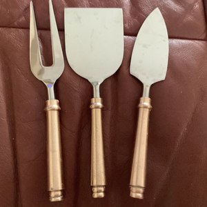 Ensemble de couverts à fromage en acier inoxydable de haute qualité couverts faits à la main avec manche en bambou en bois d'acacia vaisselle en marbre avec 4 pièces - Product Image 4