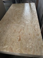 Panneau OSB (Oriented Strand Board) de première qualité à haute résistance avec colle E1 pour la construction de meubles modernes et la décoration intérieure