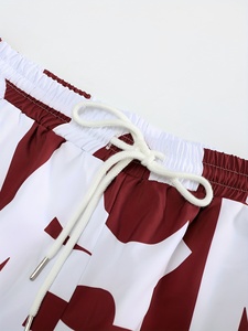 Conjunto de ropa de playa Somerset para hombre con diseño de color rojo sólido Traje de verano perfecto para hombres Ideal para escapadas a la playa - Product Image 6