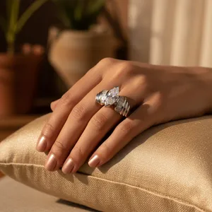 Anillo Romántico de Plata con Corte Marquesa para Mujer con Incrustaciones de Circonita Baguette, Chapado en Platino y Rodio, Joyería Fina para Promesas - Product Image 3