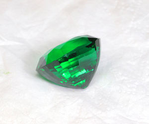 Magnifique pierre synthétique en émeraude verte, taille coussin, personnalisable, en verre, à prix de gros - Product Image 4