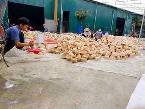 2025 NOUVEAUX bols à salade et cuillère en bambou faits à la main écologiques d'ECO2GO VIET NAM pour les fêtes! - Product Image 3