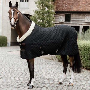 Couverture de cheval en velours matelassé or rose |   Couverture équestre de luxe en fausse fourrure |   Couverture de cheval en coton respirant pour les courses et les concours - Product Image 4