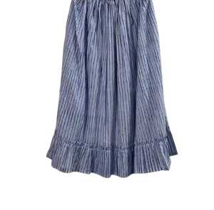 กระโปรงแม็กซี่ทรงบานลายทางสีน้ำเงินขาวพรีเมียม ผ้าเนื้อนุ่มเบาสบาย ดีไซน์จีบหรูหรา พร้อมขอบยางยืดสวมใส่สบาย - Product Image 2